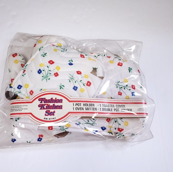 Vintage Other - Vintage 80s Kitchen Set Oven Mitt Toaster Cover Quilted Hot Pad Floral NOS